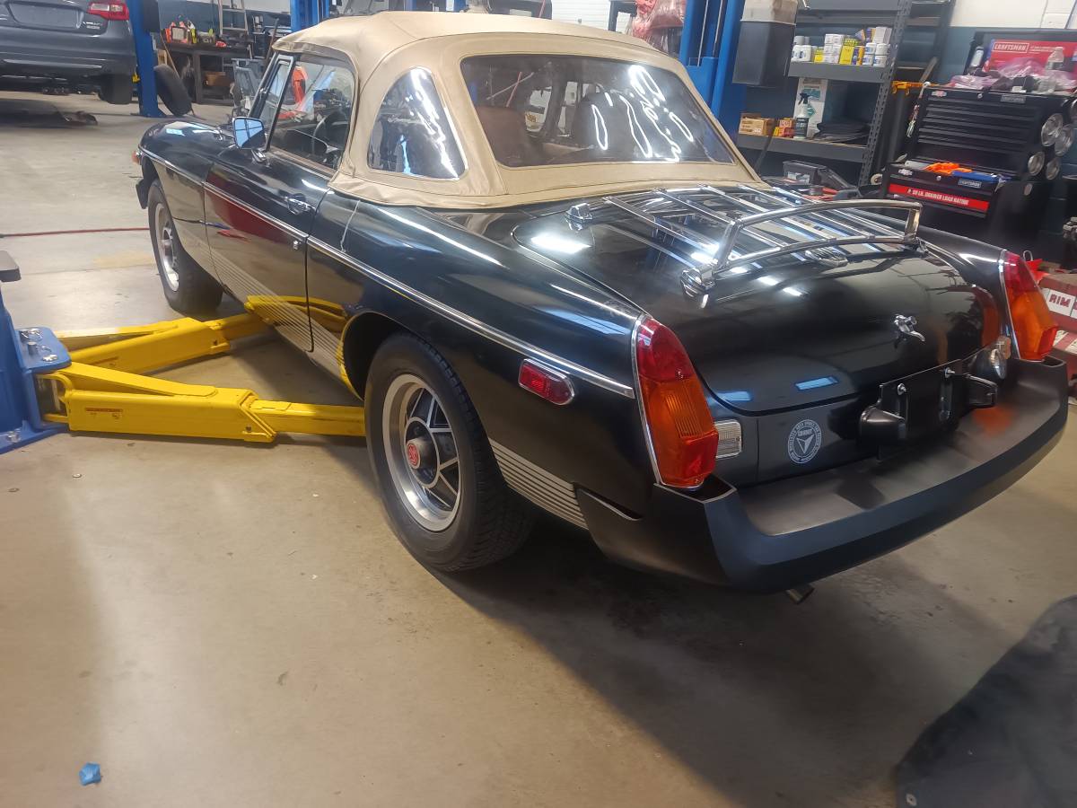 Mg-mgb-convertible-1980-black-10