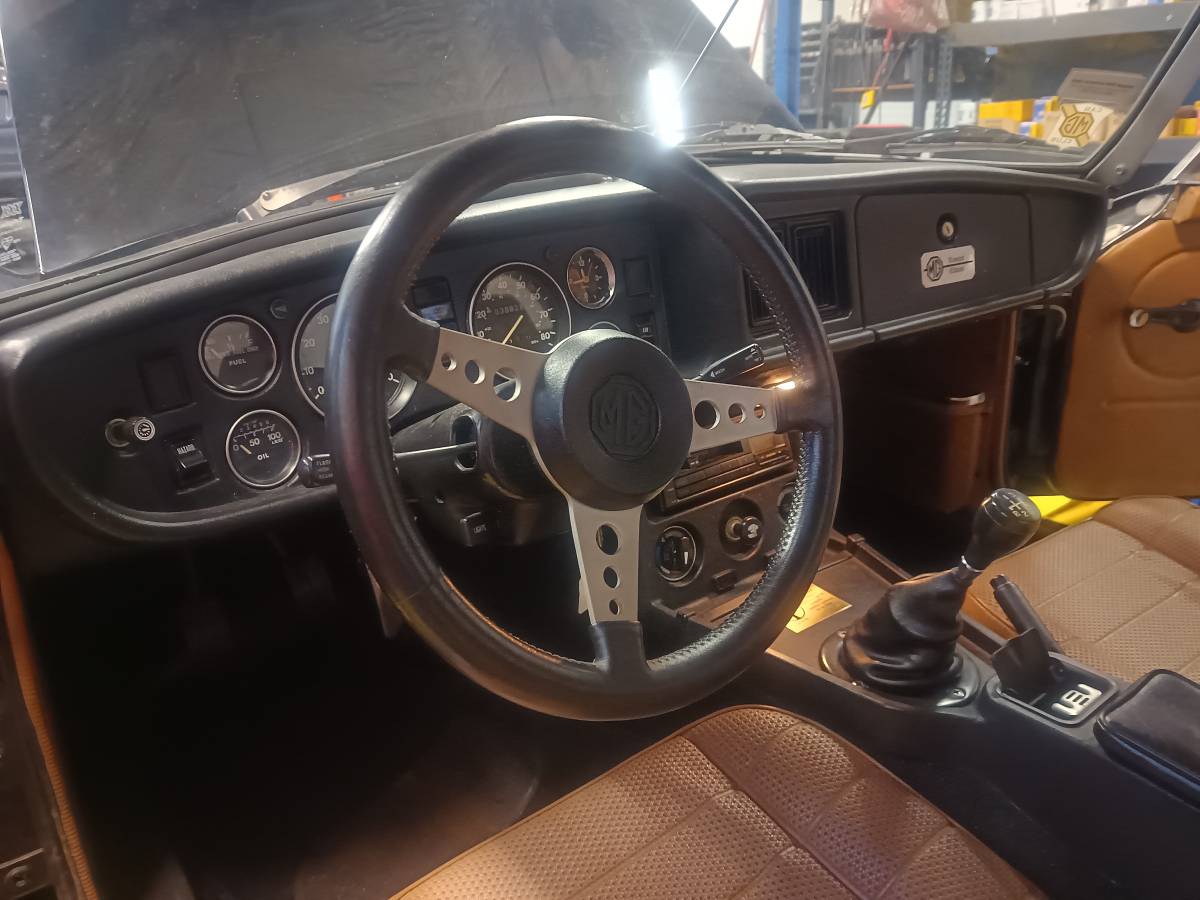 Mg-mgb-convertible-1980-black-17