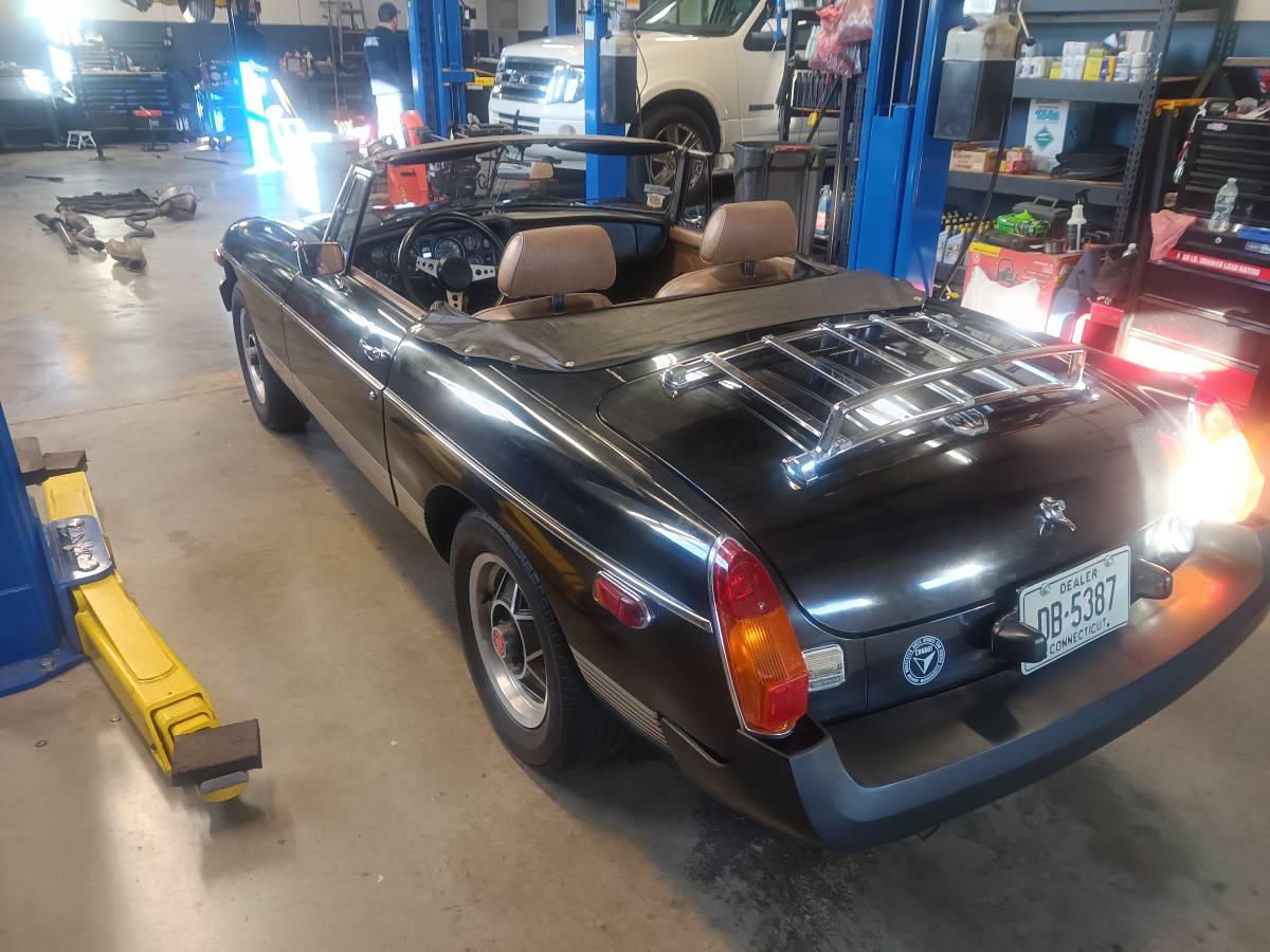 Mg-mgb-convertible-1980-black-2
