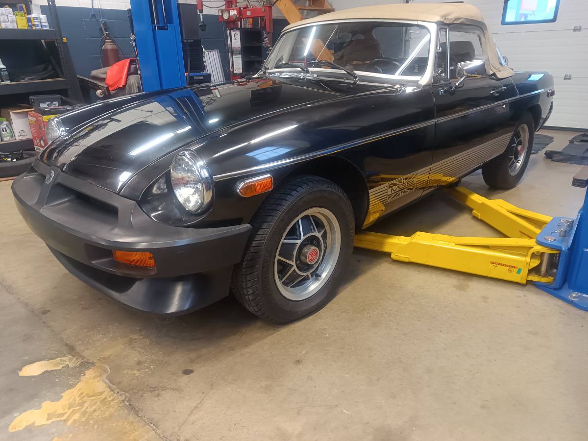 Mg-mgb-convertible-1980-black-5