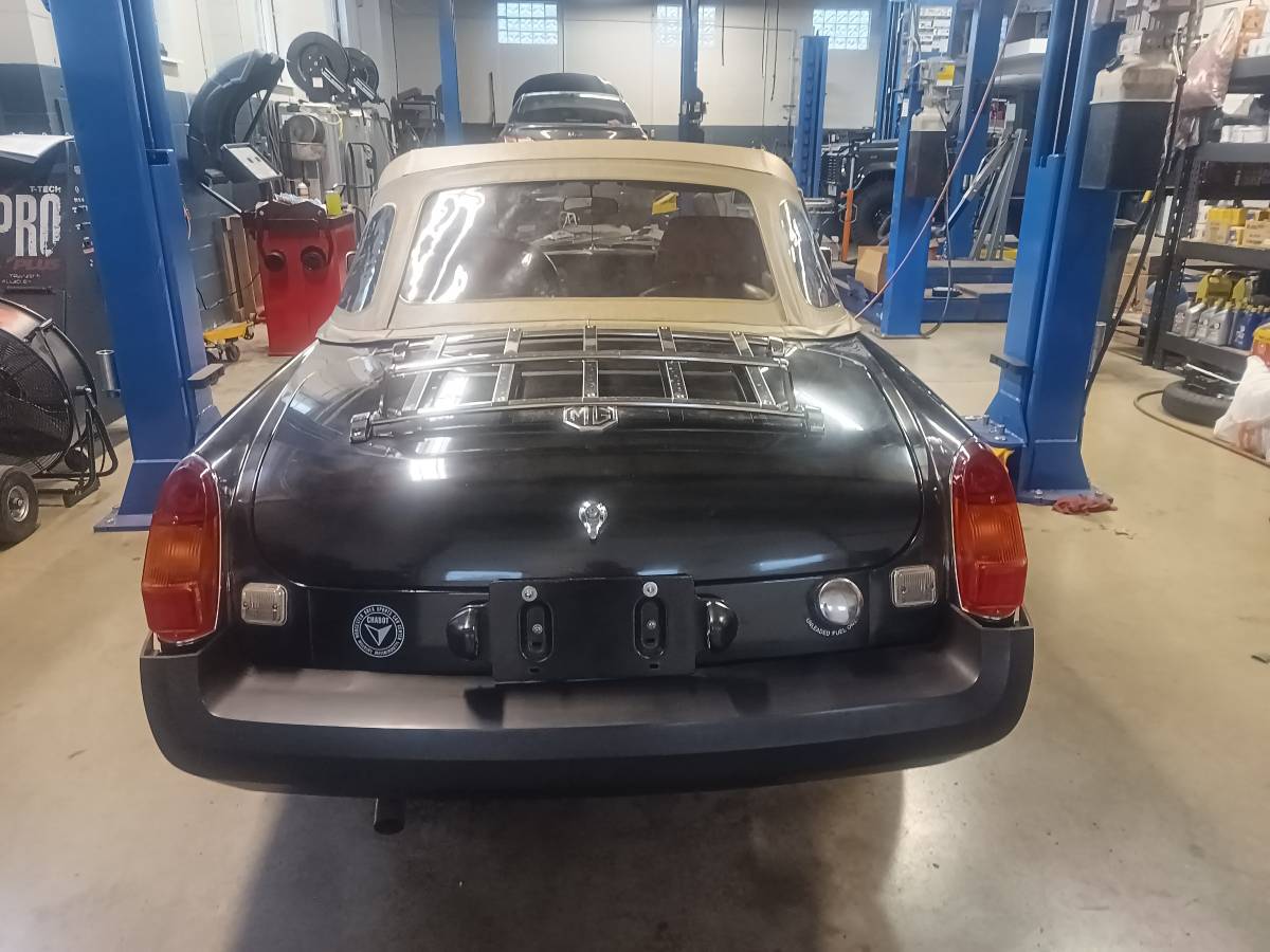 Mg-mgb-convertible-1980-black-7