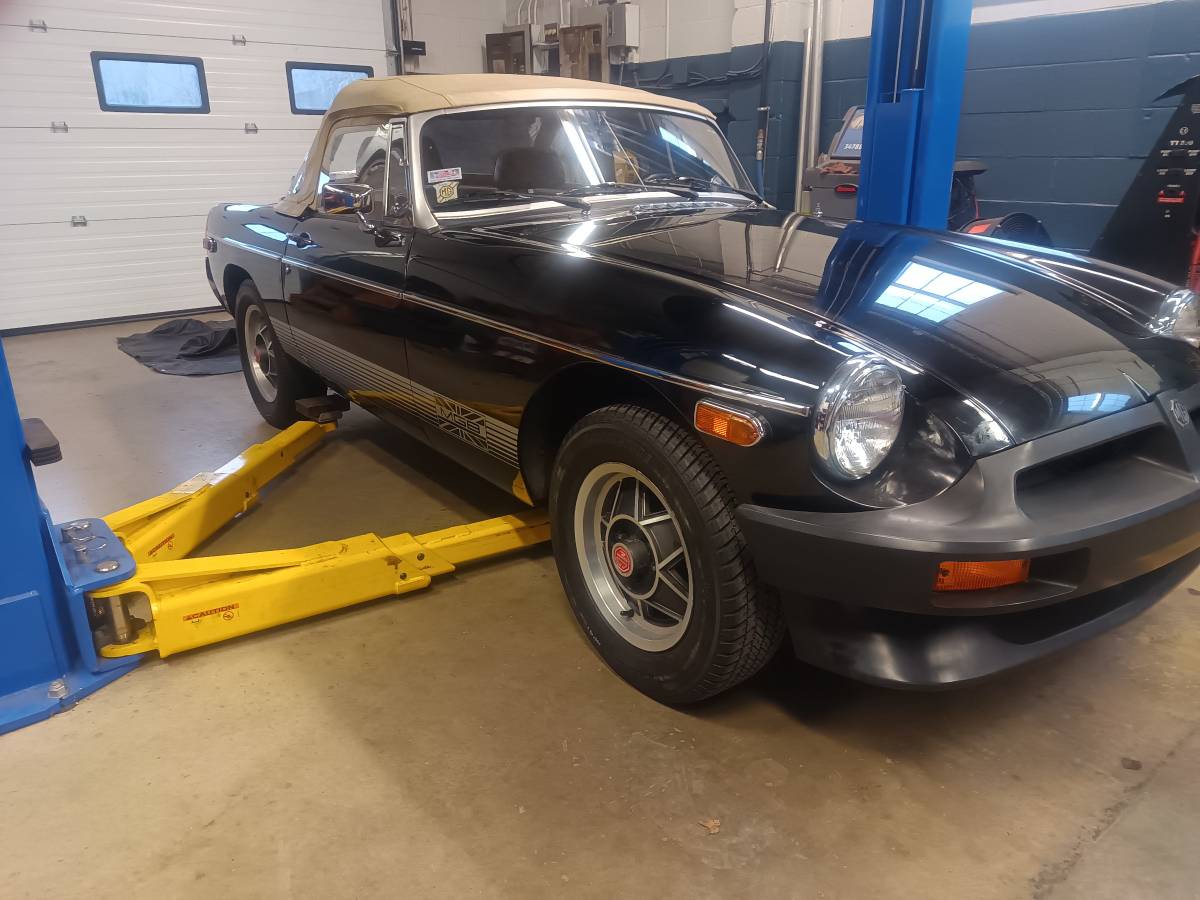 Mg-mgb-convertible-1980-black