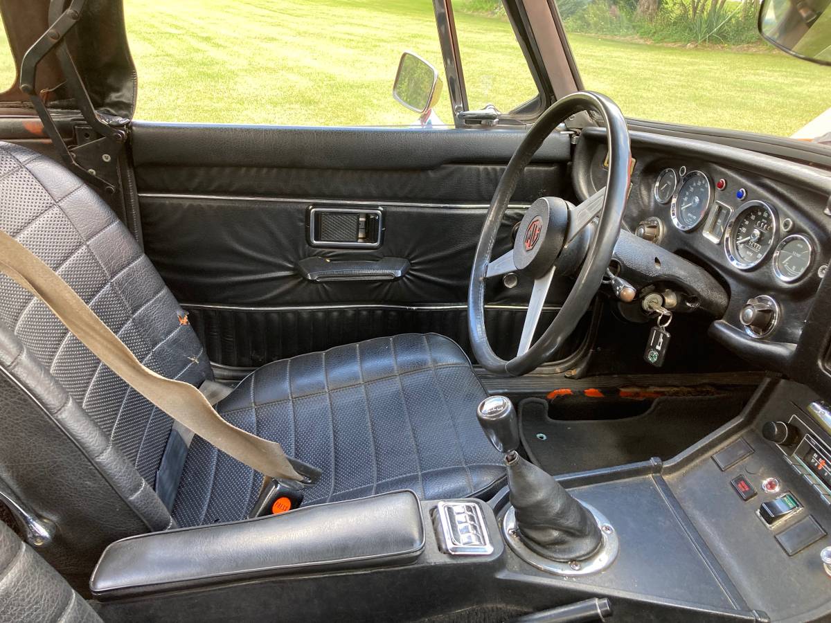 Mg-mgb-roadster-1974-orange-12