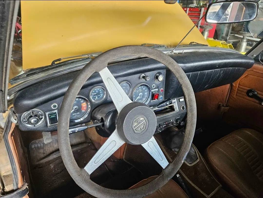 Mg-midget-1976-yellow-4