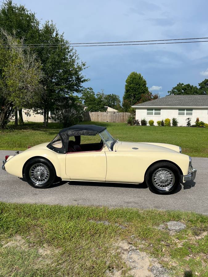 Mga-roadster-1957-yellow-13
