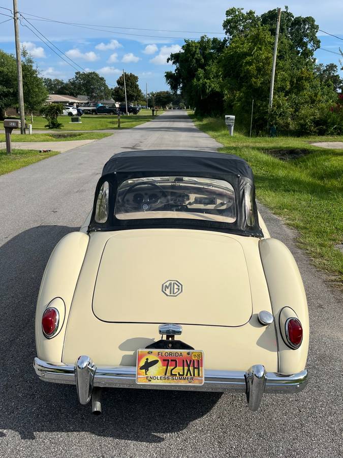 Mga-roadster-1957-yellow-15