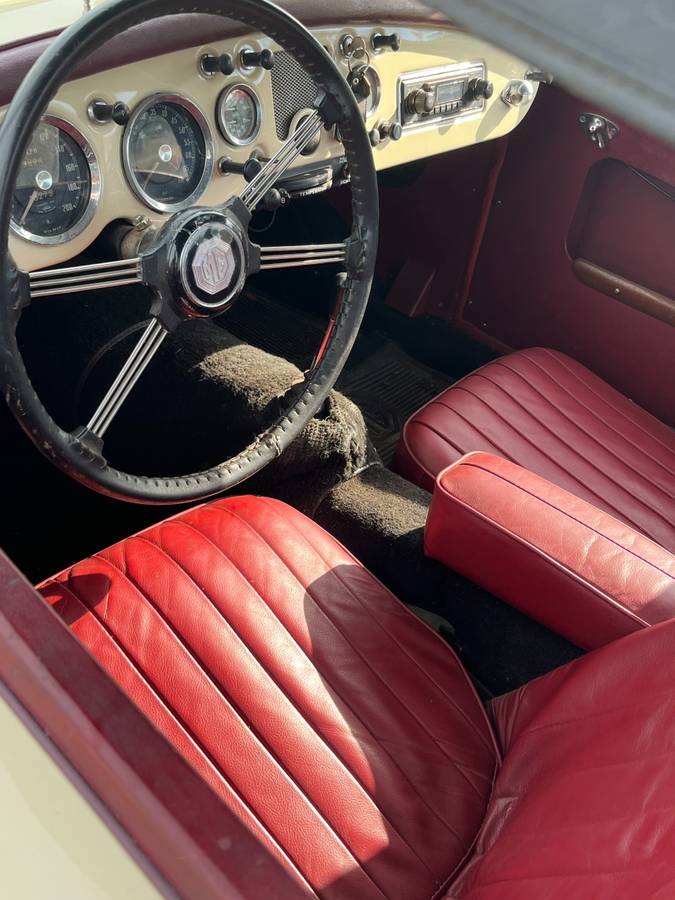 Mga-roadster-1957-yellow-17