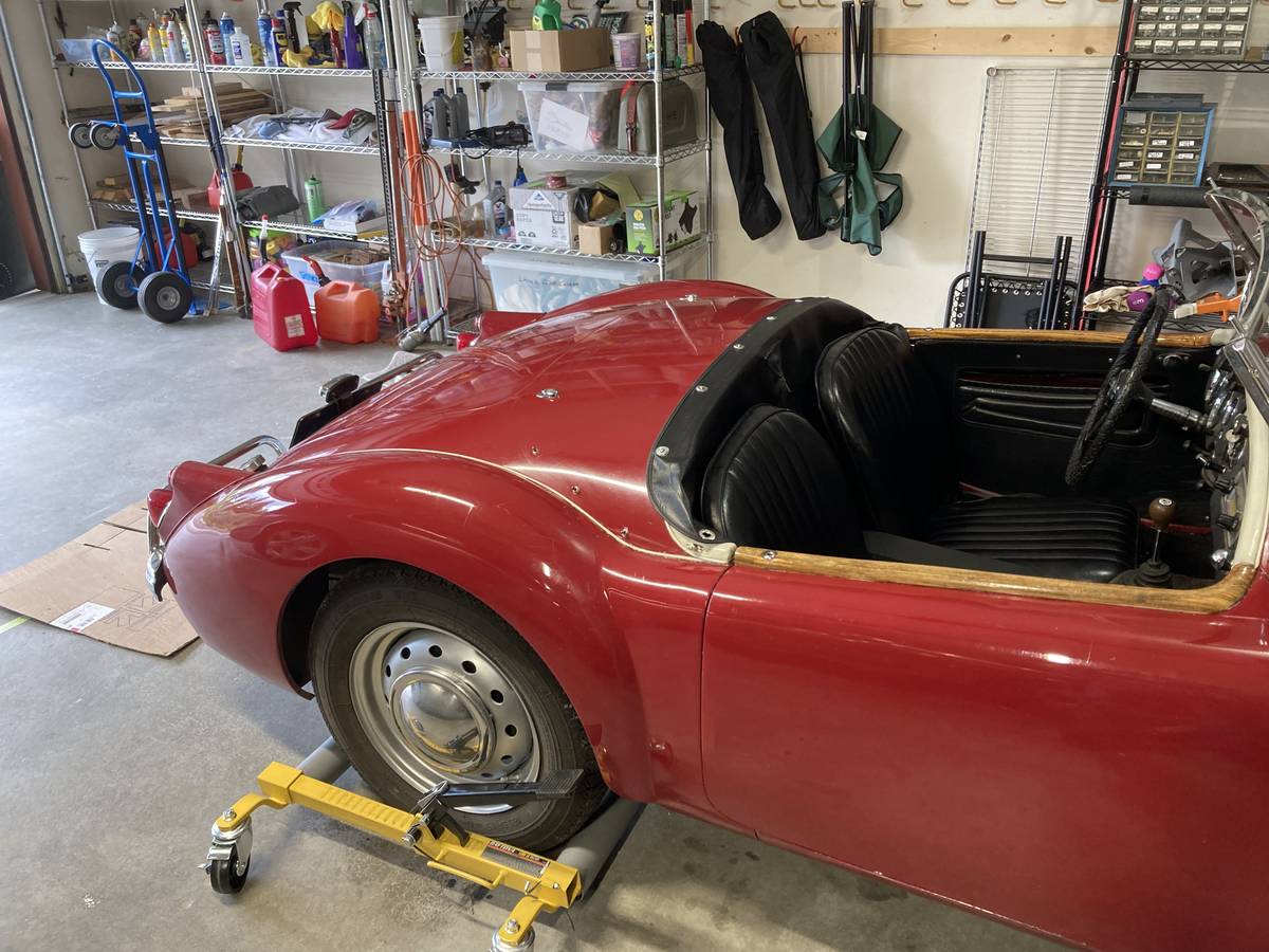 Mga-roadster-1960-red-18