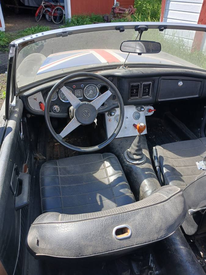 Mgb-1975-black-3