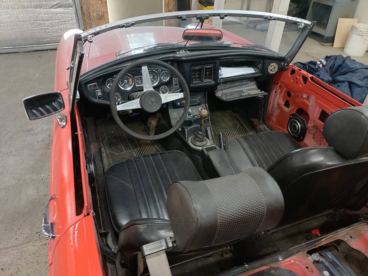 Mgb-1975-red-1