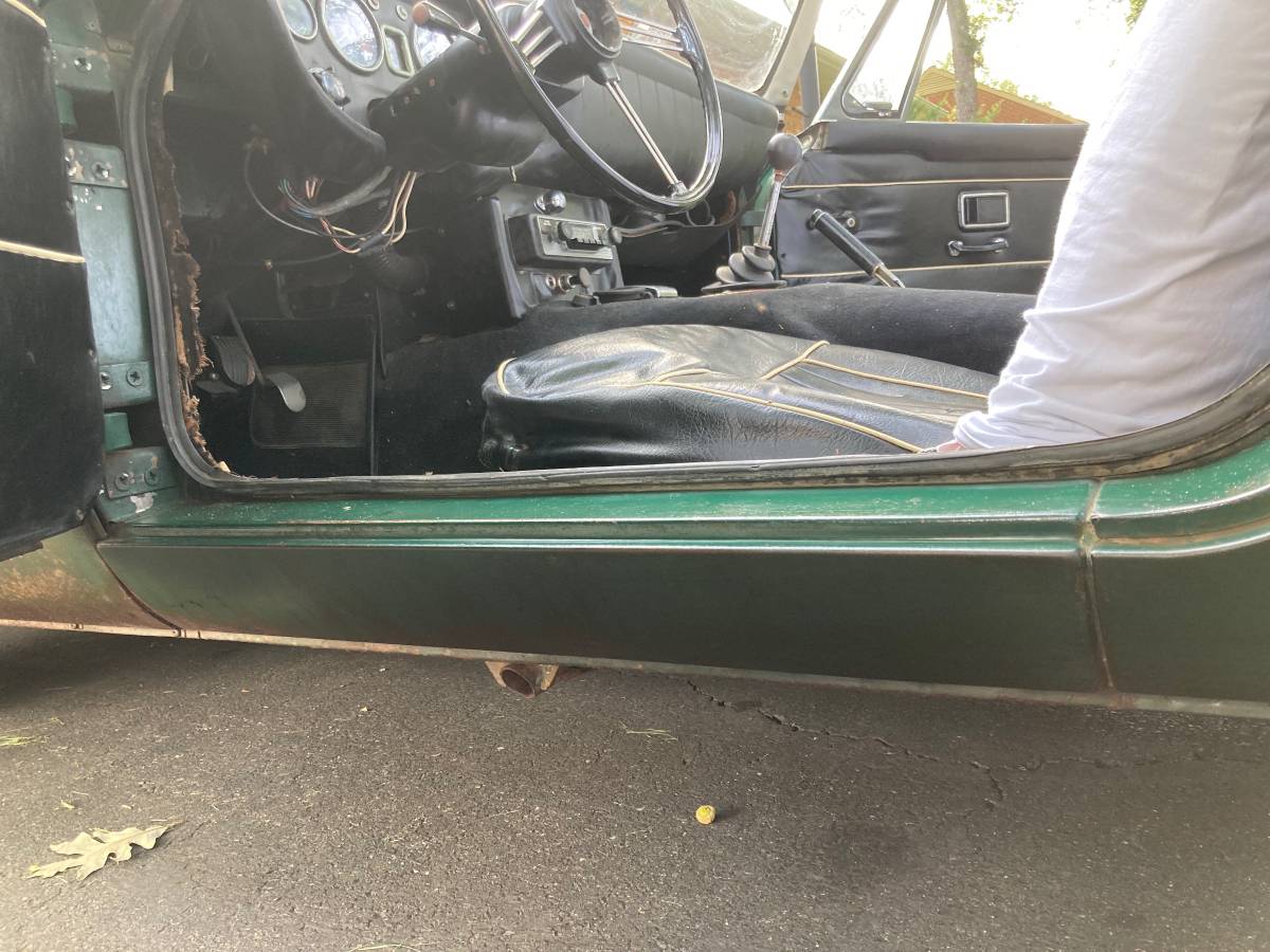 Mgb-convertible-1968-green-13