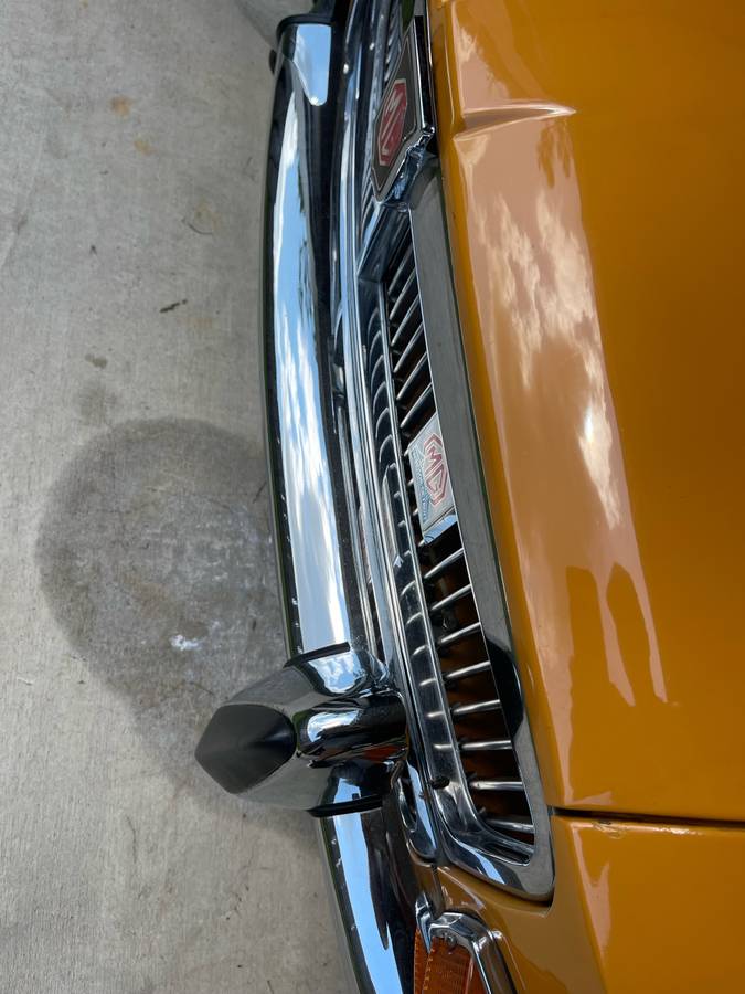 Mgb-convertible-1969-yellow-16
