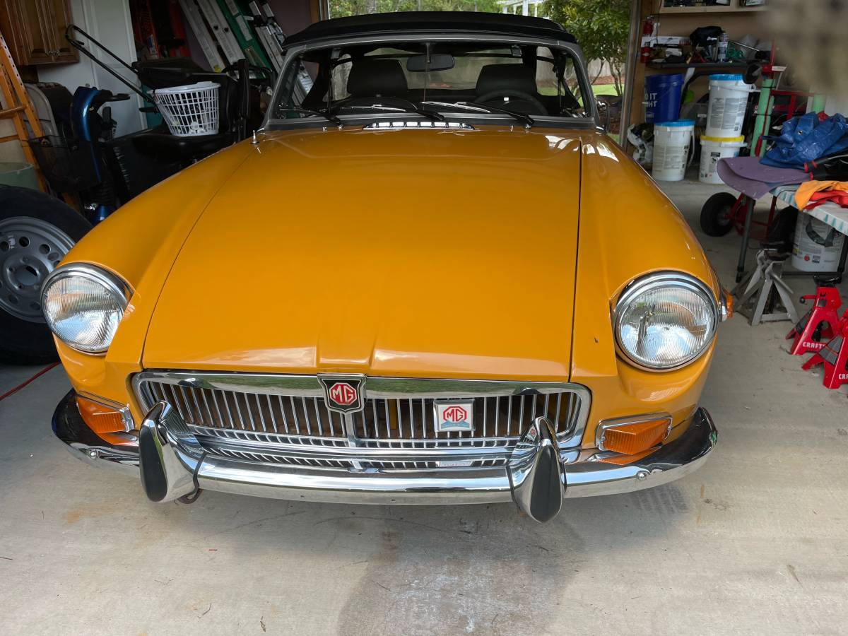 Mgb-convertible-1969-yellow-17