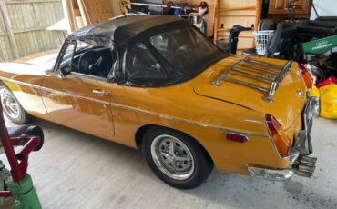 Mgb-convertible-1969-yellow-4