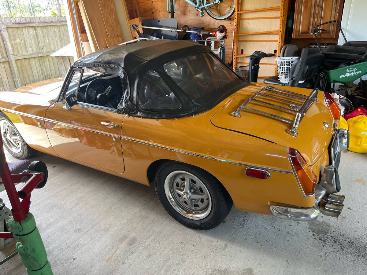 Mgb-convertible-1969-yellow-4
