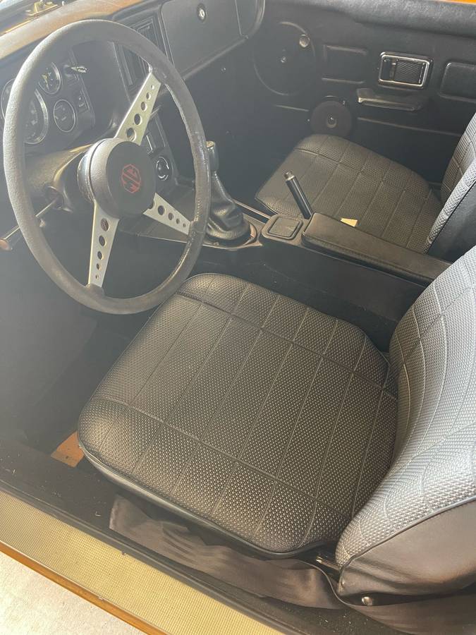 Mgb-convertible-1969-yellow-5