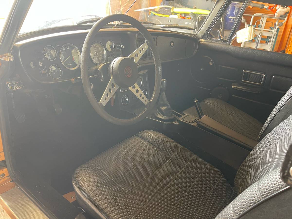 Mgb-convertible-1969-yellow-6