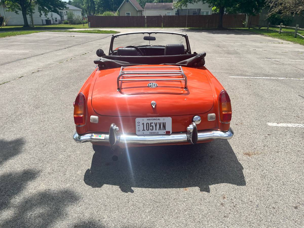 Mgb-convertible-1972-orange-1