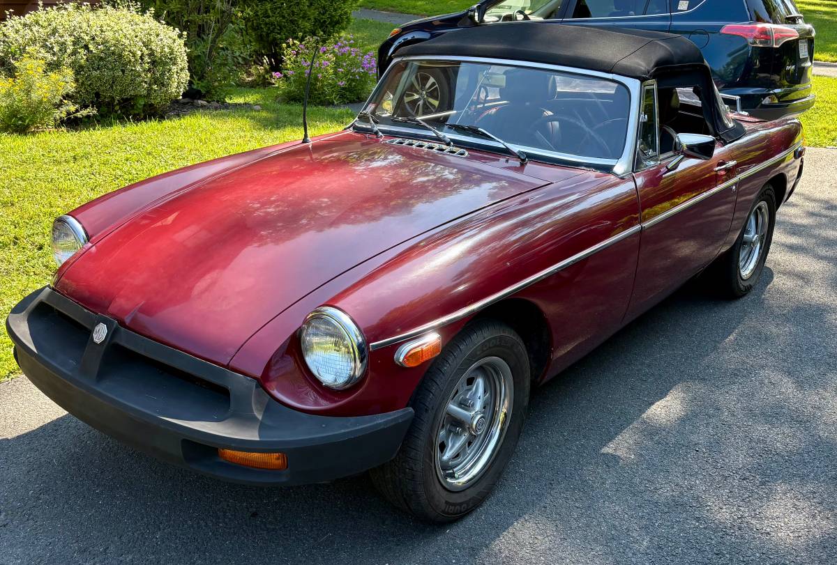 Mgb-convertible-1973-purple-3