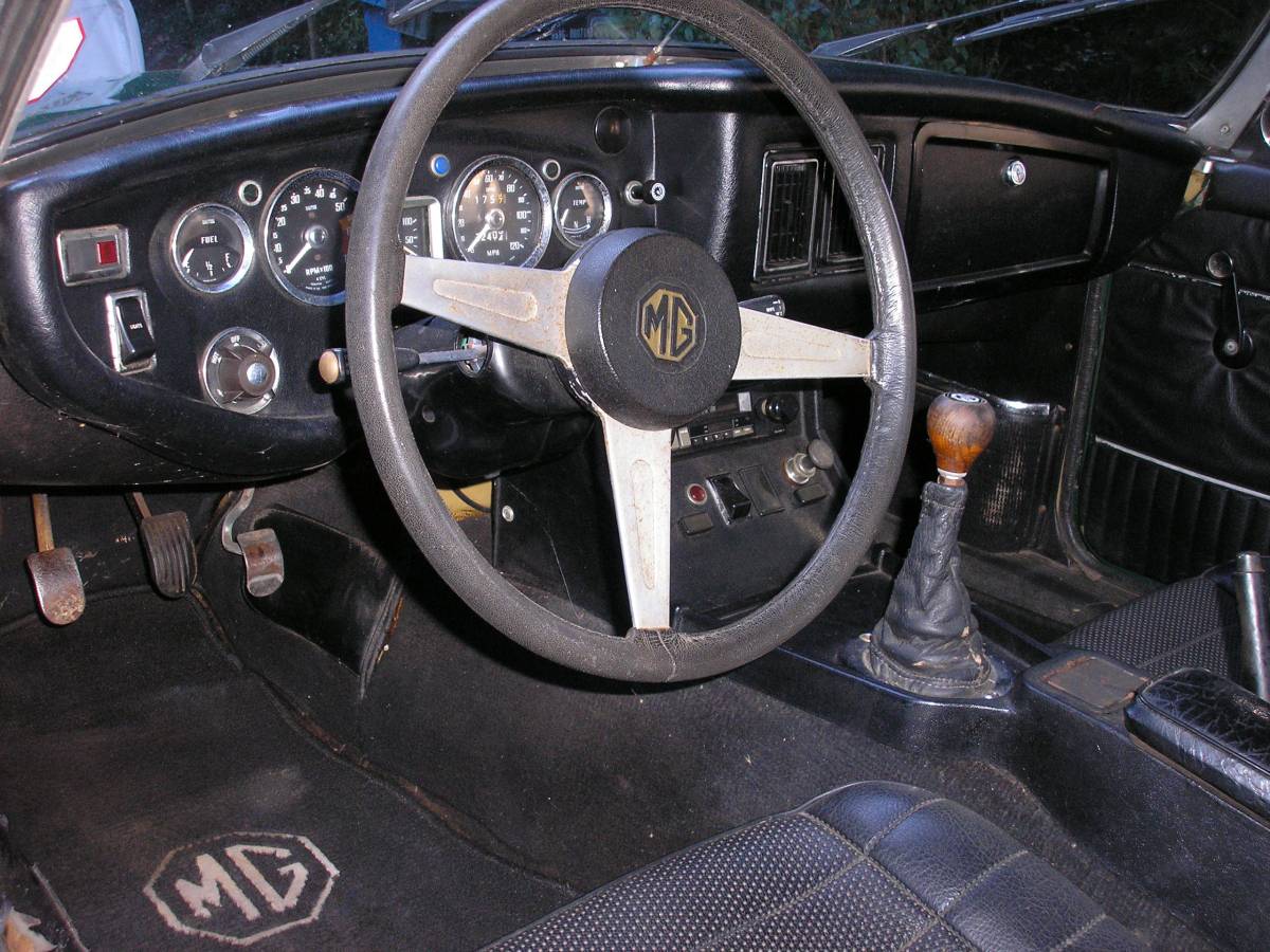 Mgb-convertible-1975-10
