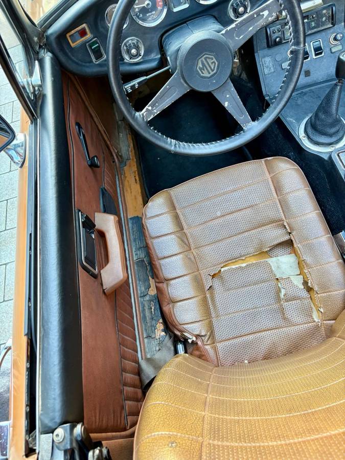 Mgb-convertible-1975-orange-10