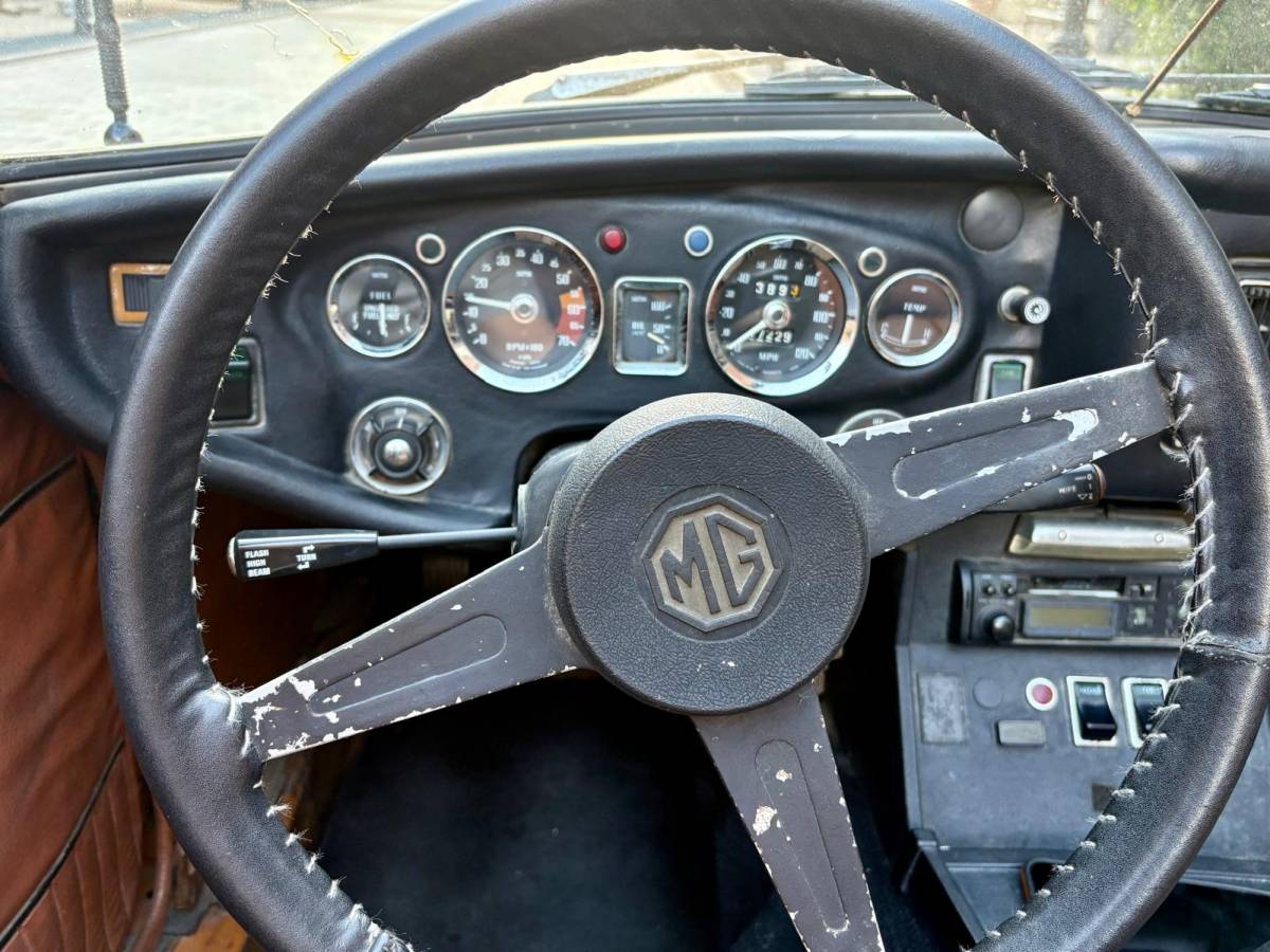 Mgb-convertible-1975-orange-11