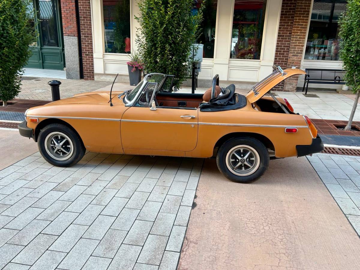 Mgb-convertible-1975-orange-13