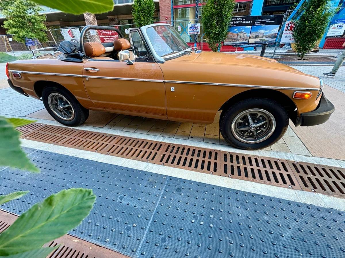 Mgb-convertible-1975-orange-15