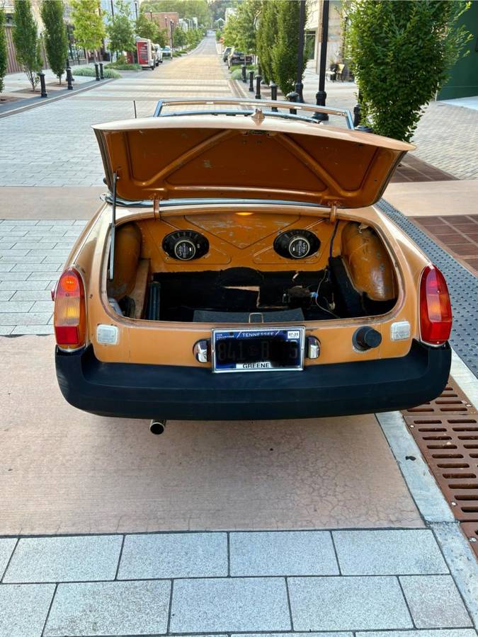 Mgb-convertible-1975-orange-16