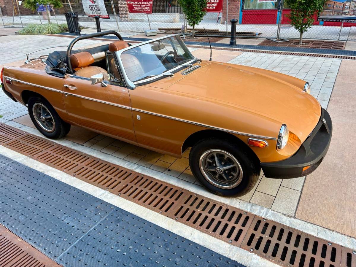 Mgb-convertible-1975-orange-17
