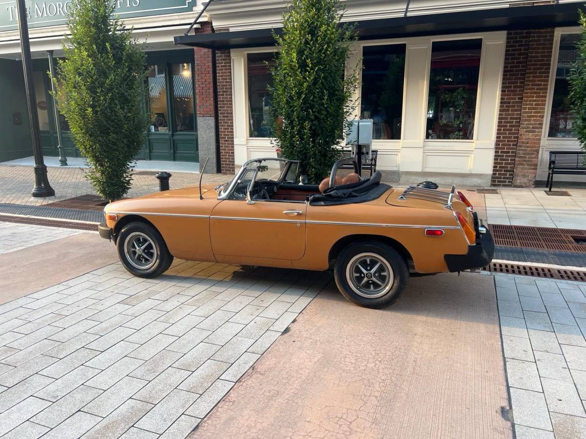 Mgb-convertible-1975-orange-18