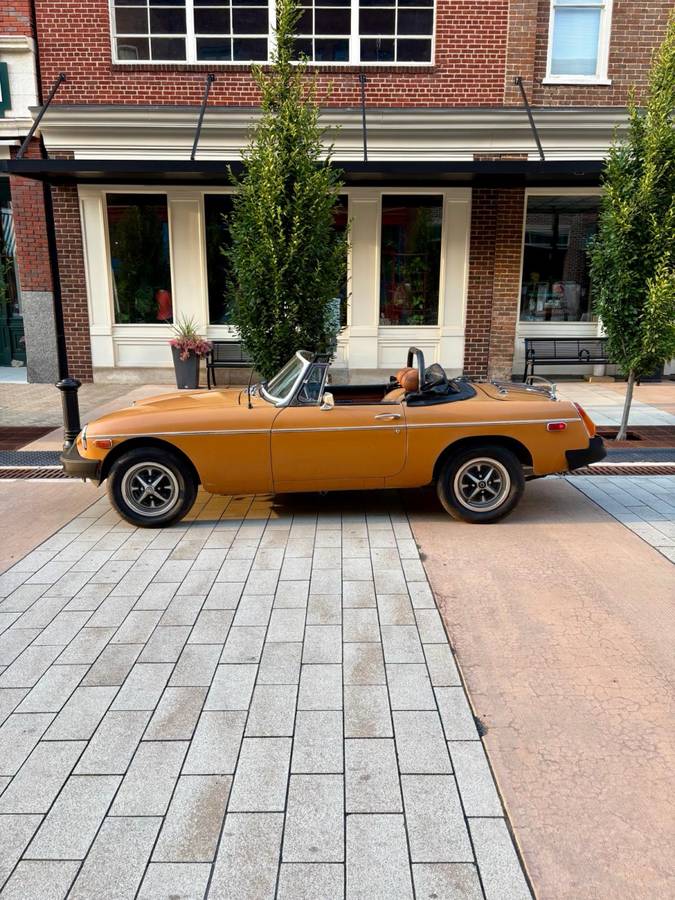 Mgb-convertible-1975-orange-19