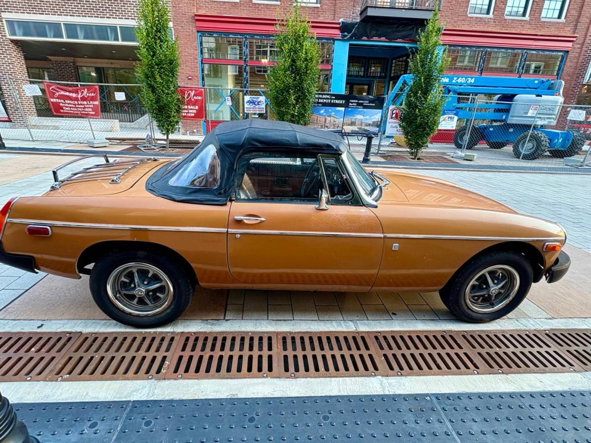 Mgb-convertible-1975-orange-2