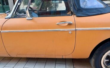 Mgb-convertible-1975-orange-23