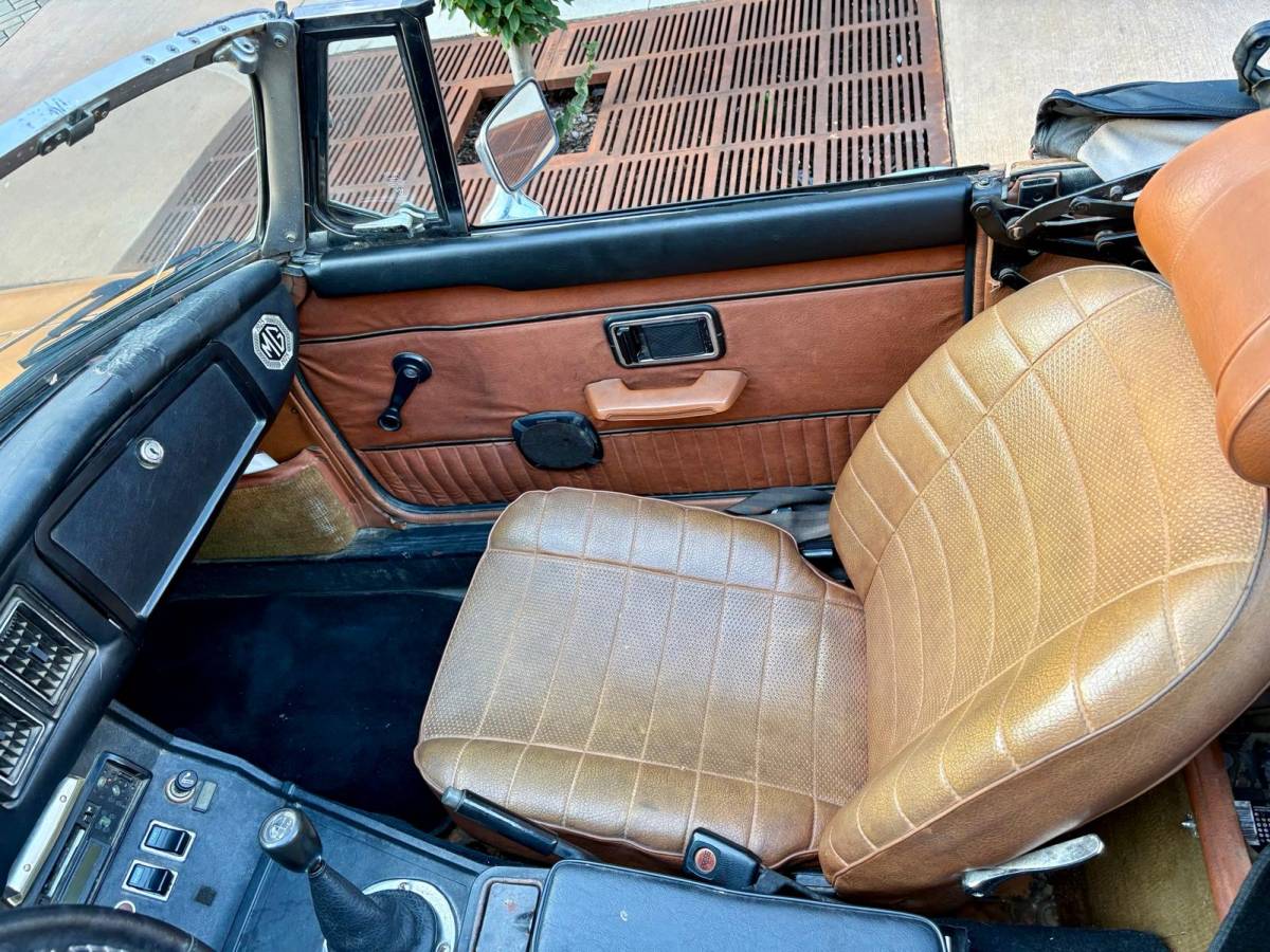 Mgb-convertible-1975-orange-9