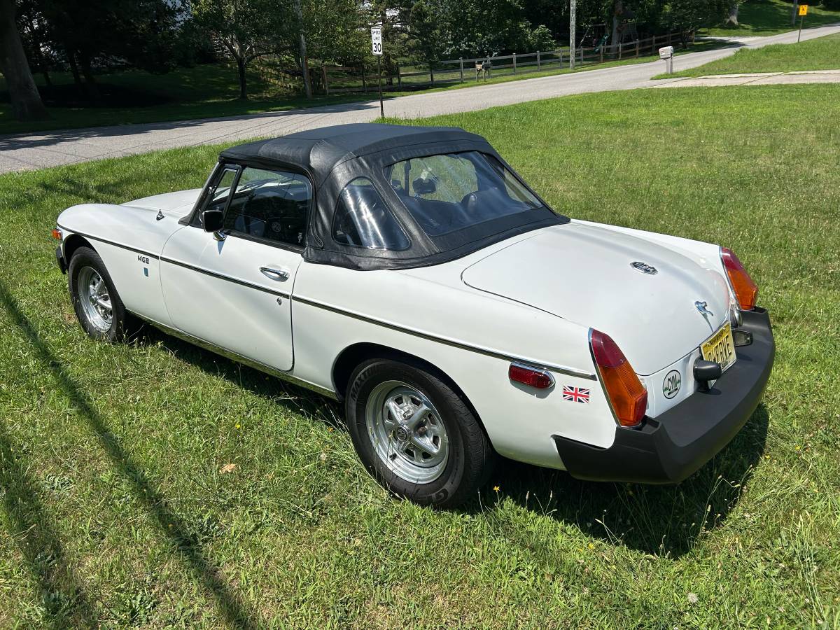 Mgb-convertible-1976-white-4