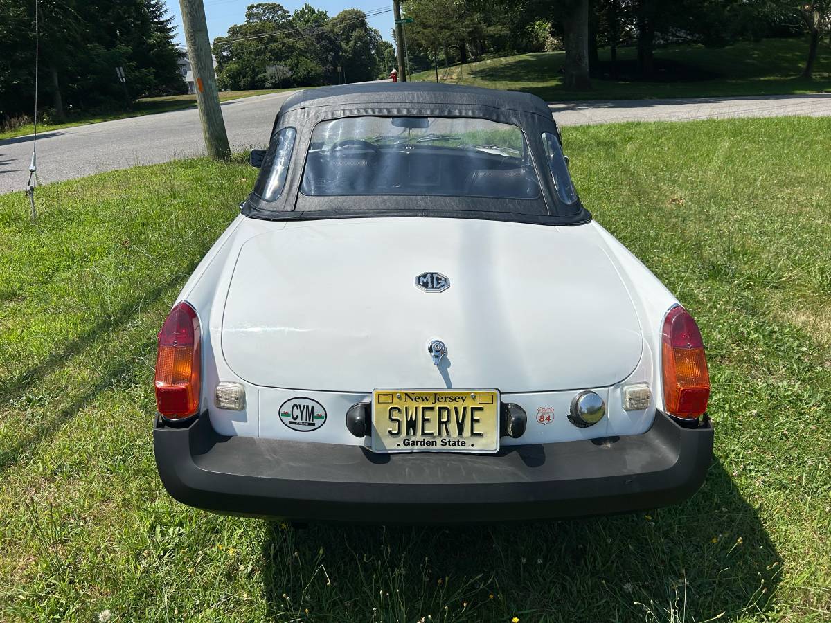 Mgb-convertible-1976-white-5