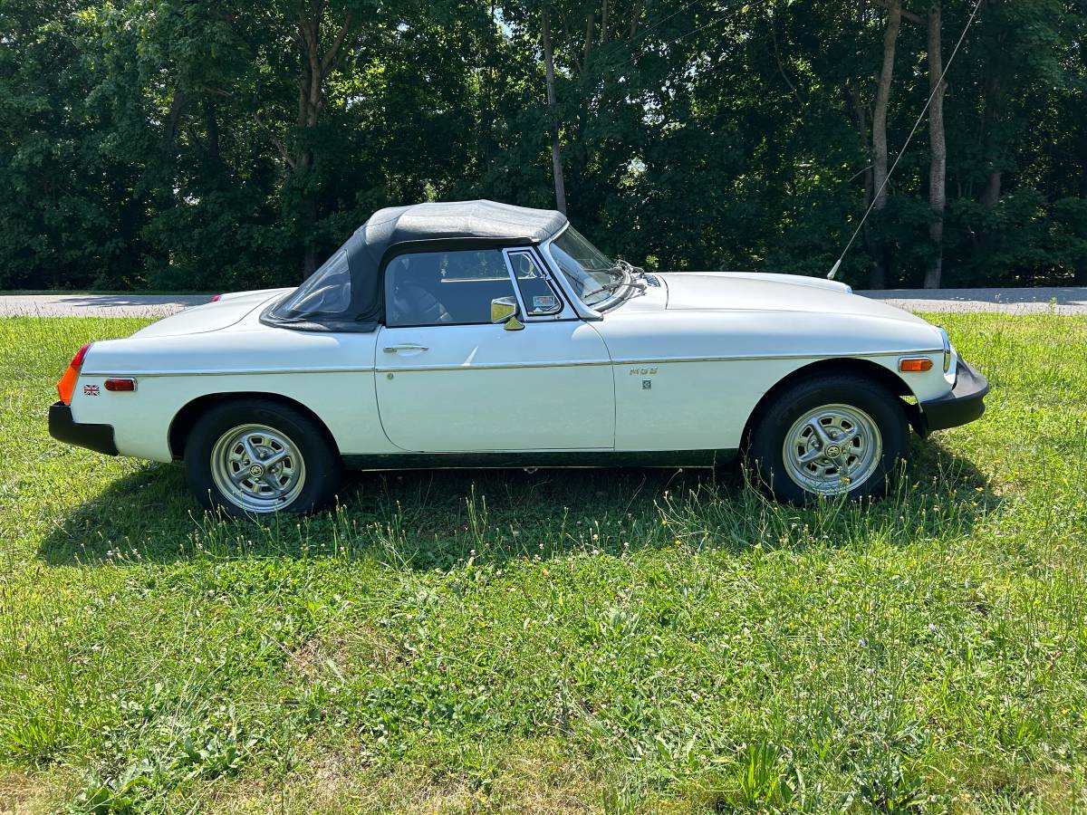 Mgb-convertible-1976-white-8