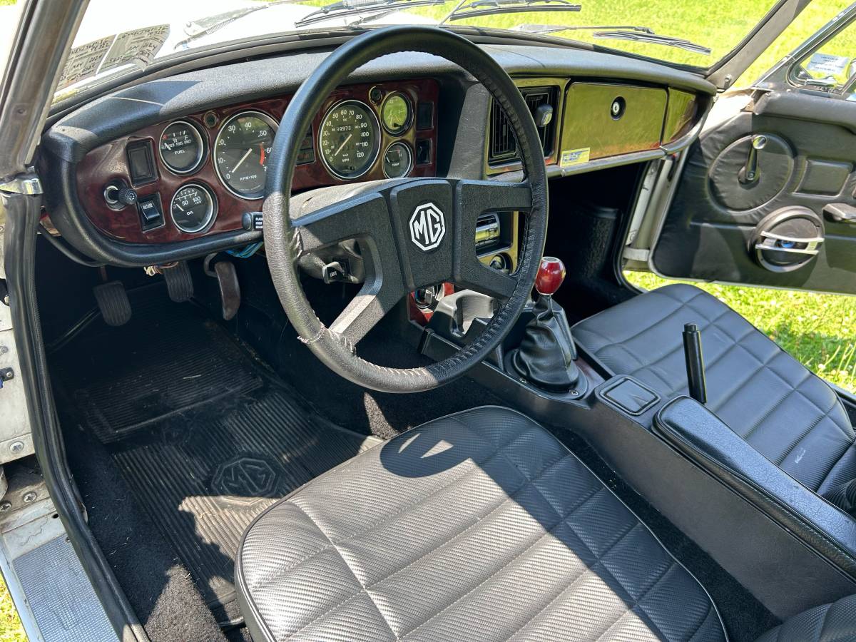 Mgb-convertible-1976-white-9
