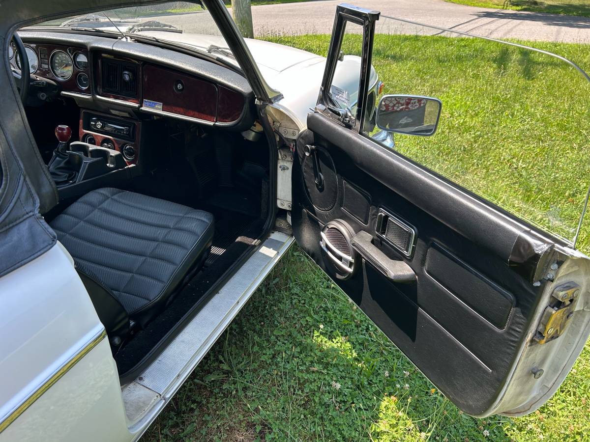Mgb-convertible-1976-white