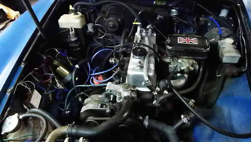 Mgb-convertible-1977-blue-10