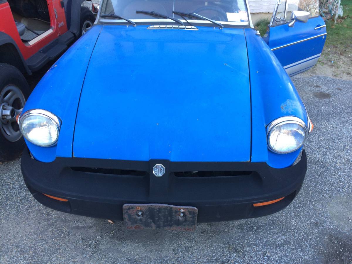 Mgb-convertible-1977-blue-11