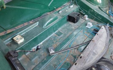 Mgb-convertible-1977-green-10