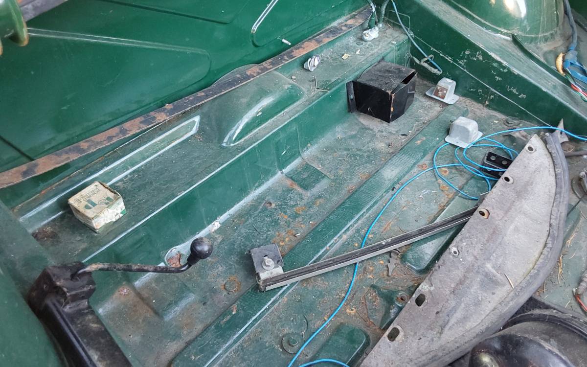 Mgb-convertible-1977-green-10