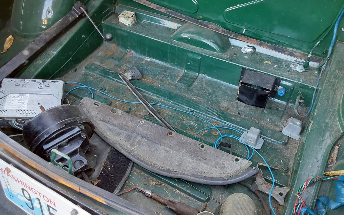 Mgb-convertible-1977-green-11