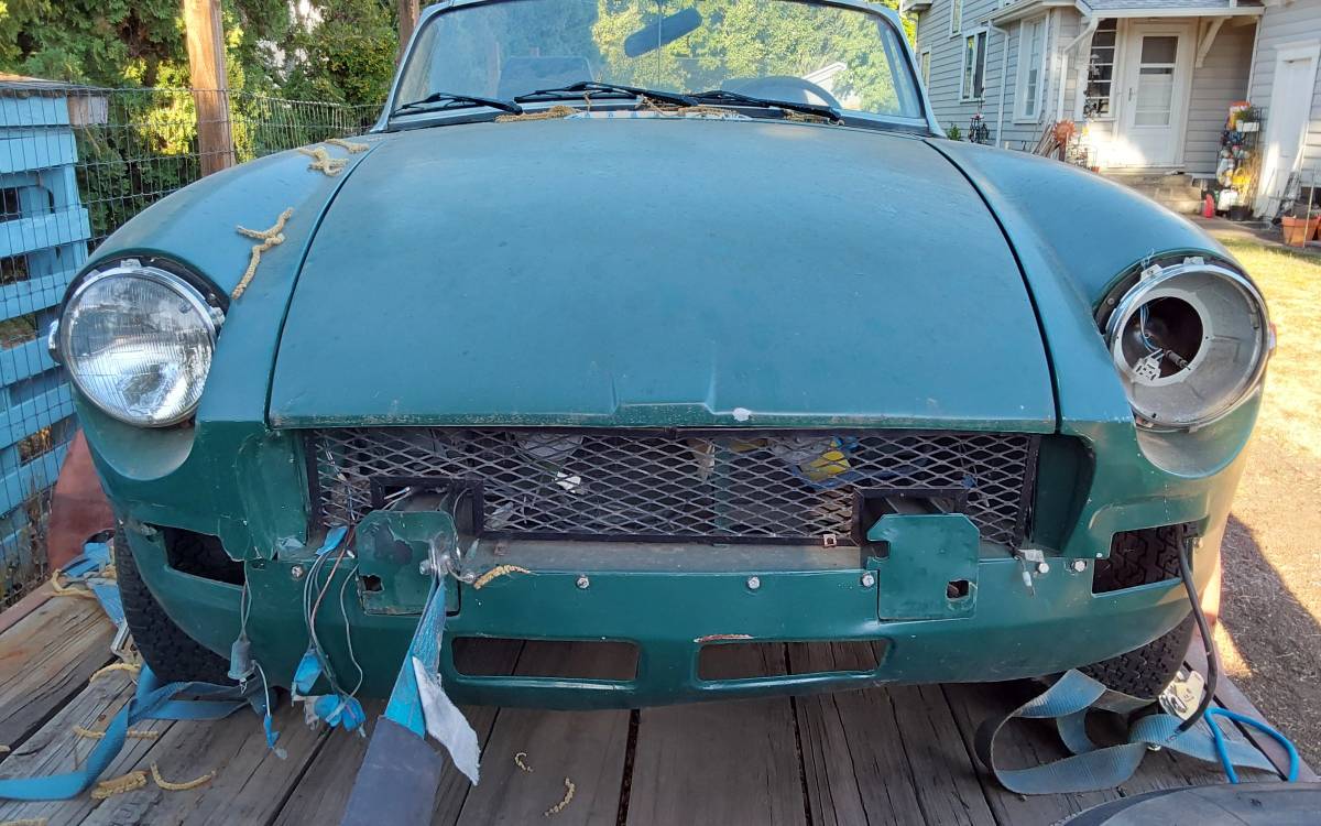 Mgb-convertible-1977-green-4