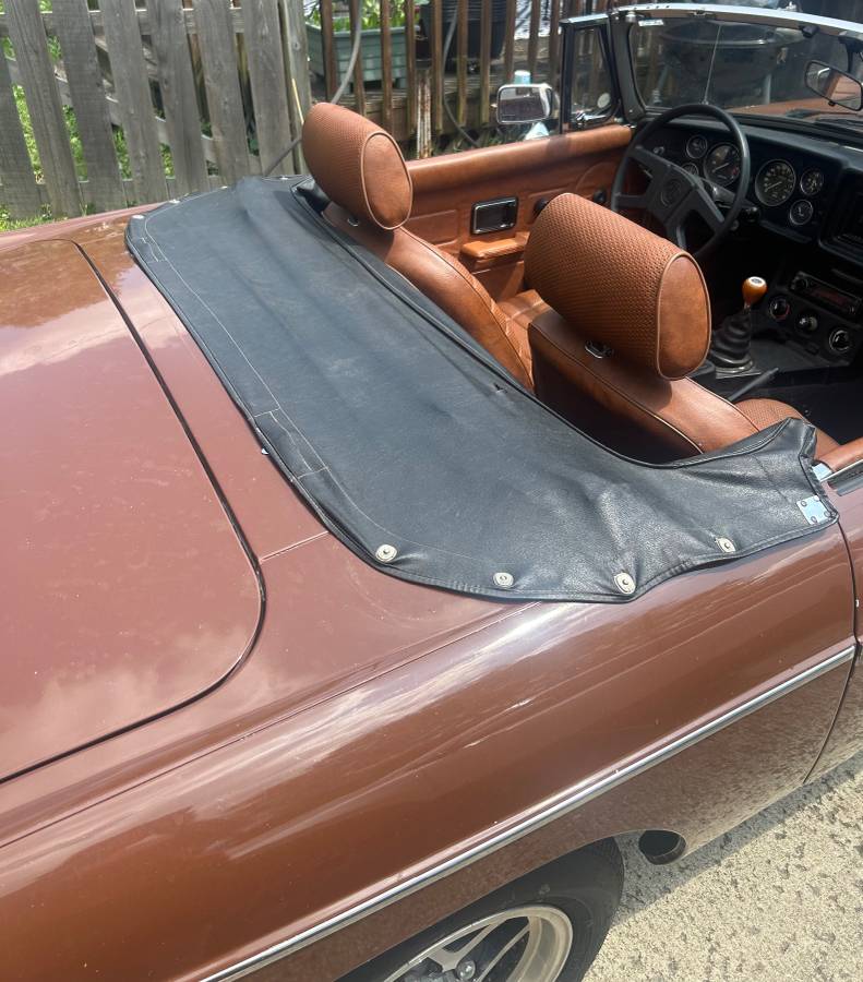 Mgb-convertible-1979-brown-10