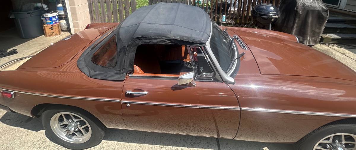 Mgb-convertible-1979-brown-12