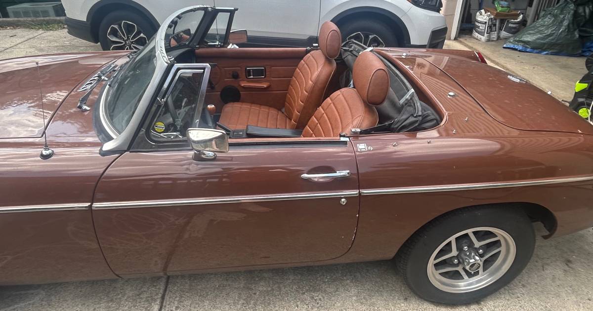 Mgb-convertible-1979-brown-18