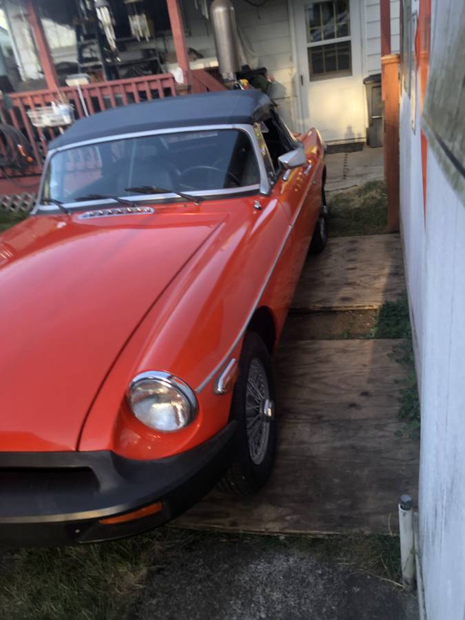 Mgb-convertible-1979-orange-10
